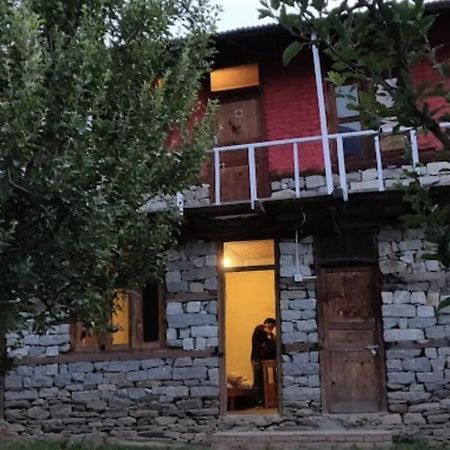 Готель Holy Cow Cafe & Beds Kalgha Екстер'єр фото