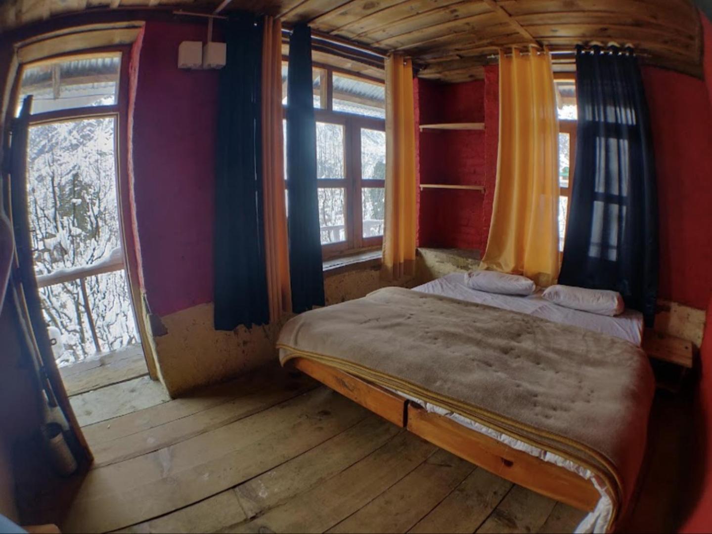 Готель Holy Cow Cafe & Beds Kalgha Екстер'єр фото