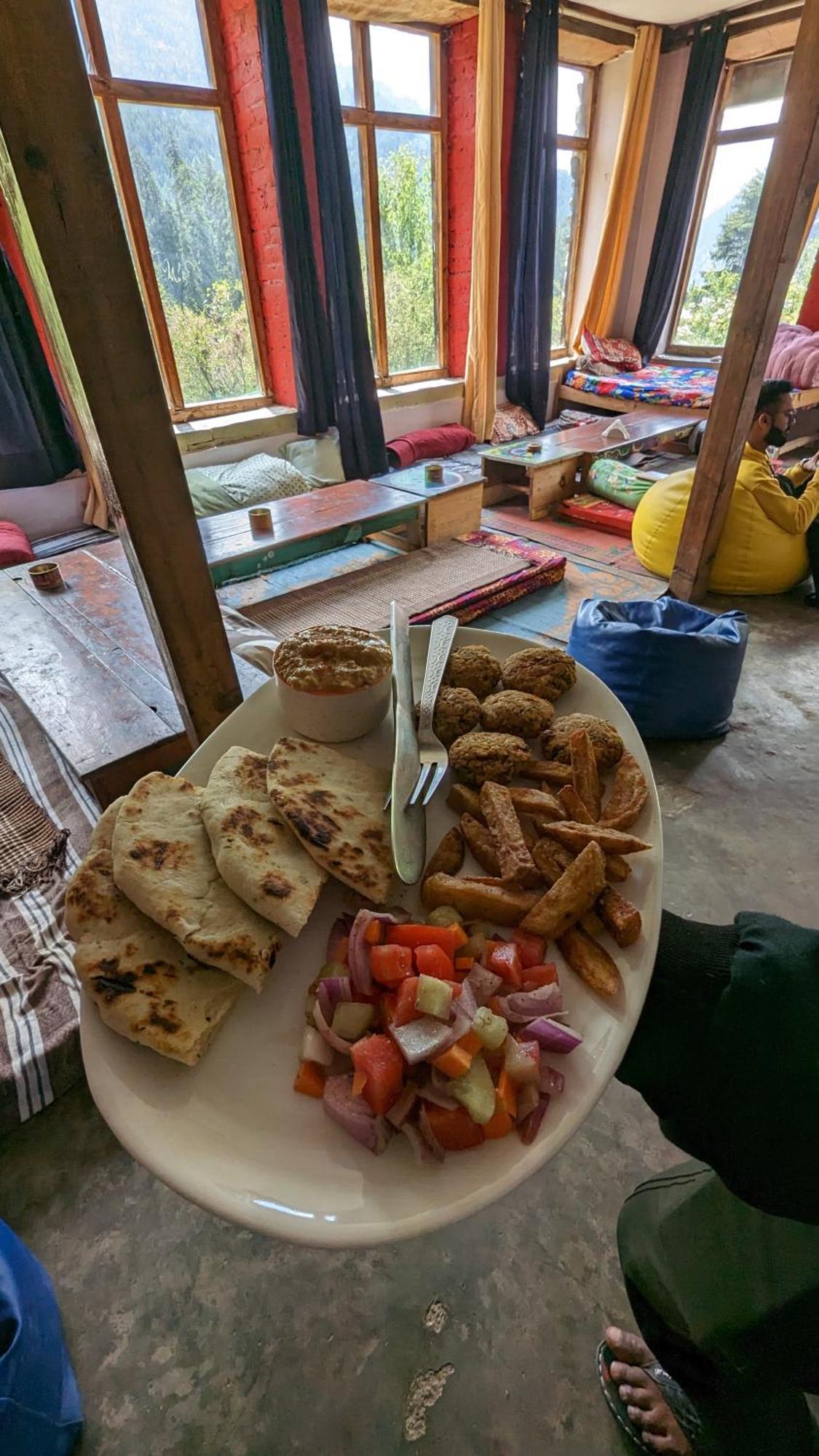 Готель Holy Cow Cafe & Beds Kalgha Екстер'єр фото